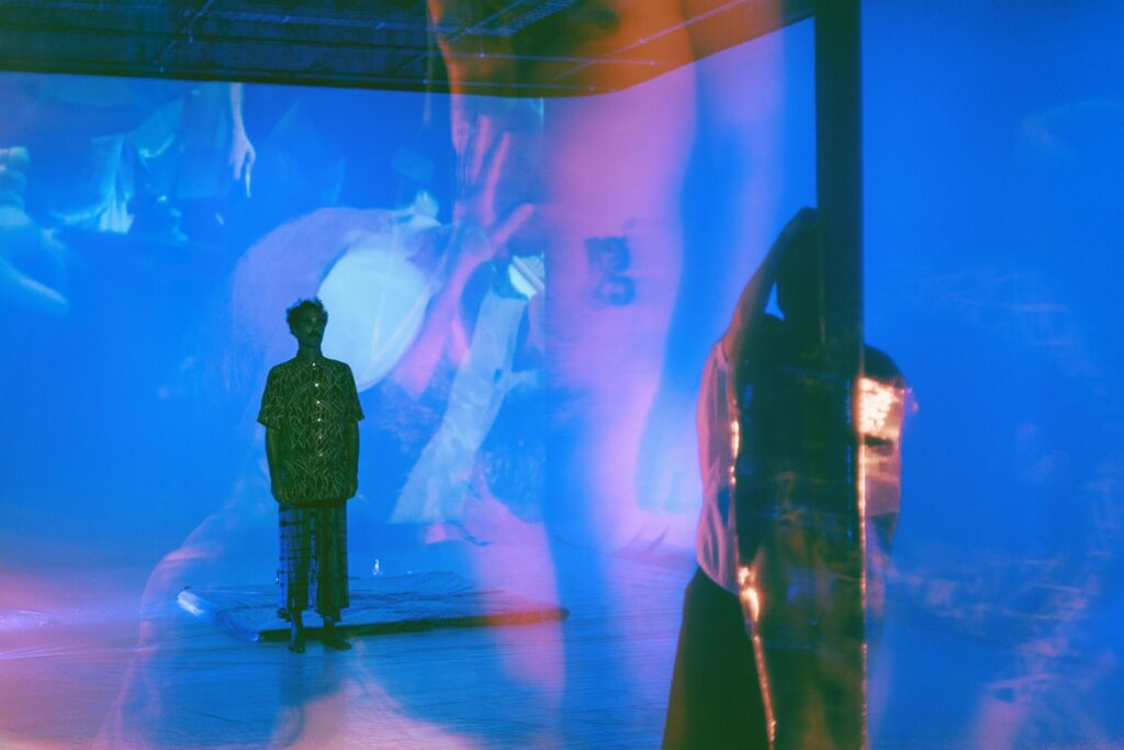 Doble exposiciones evento sensorial explícito