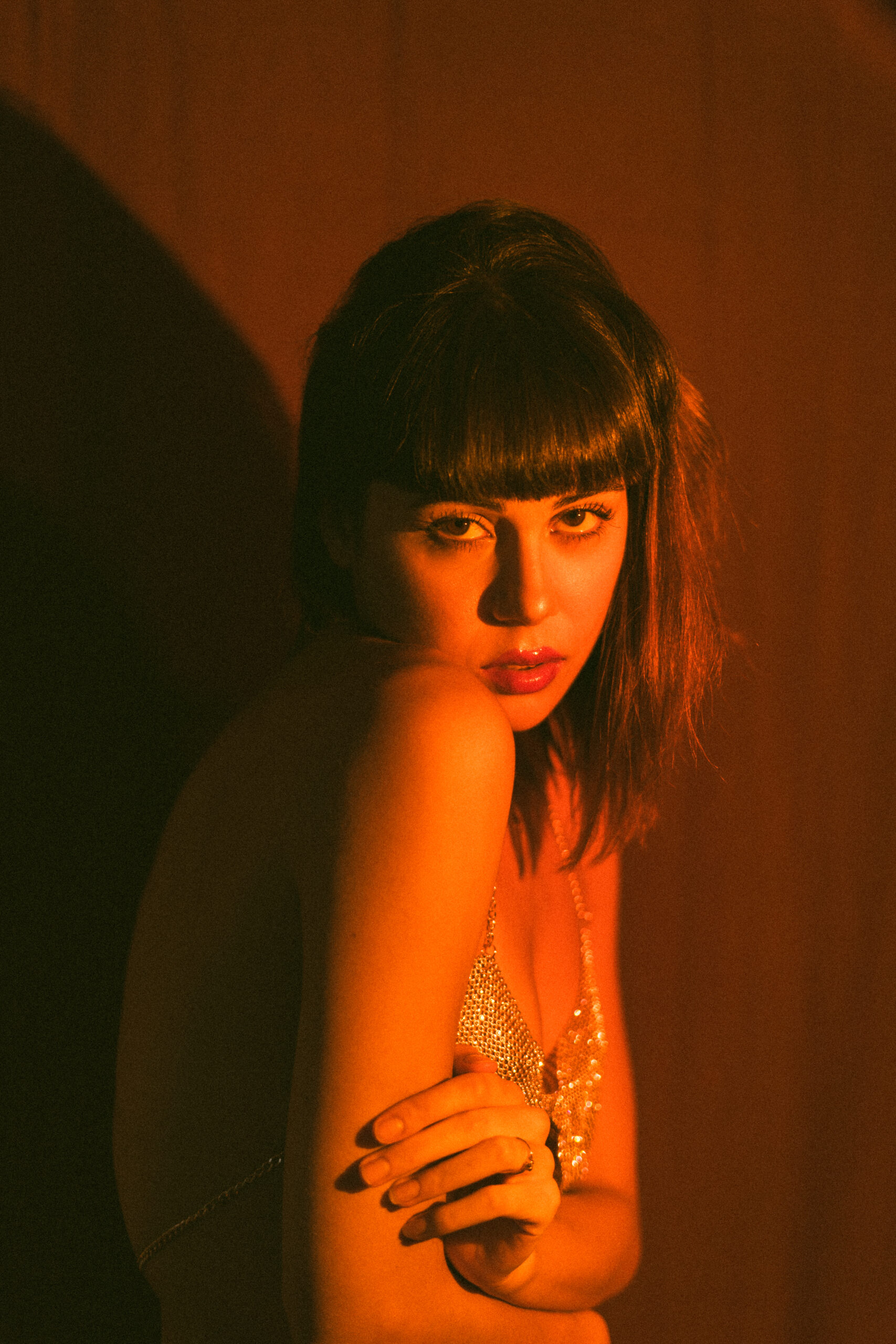 Intimate photo shoot with artificial light