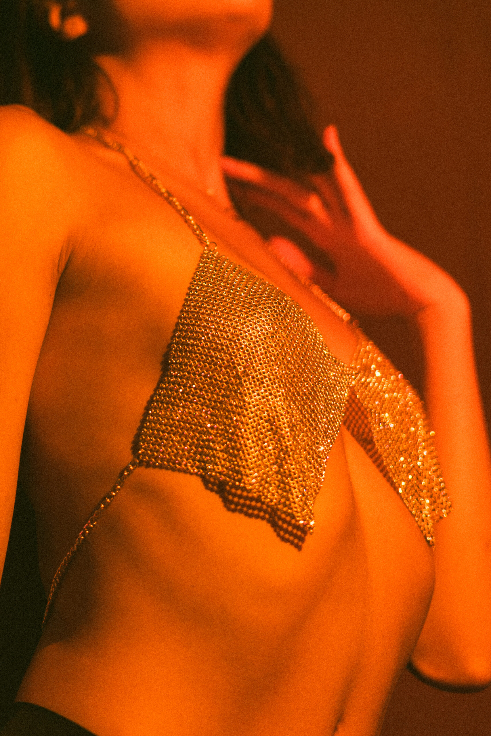 Intimate photo shoot with artificial light