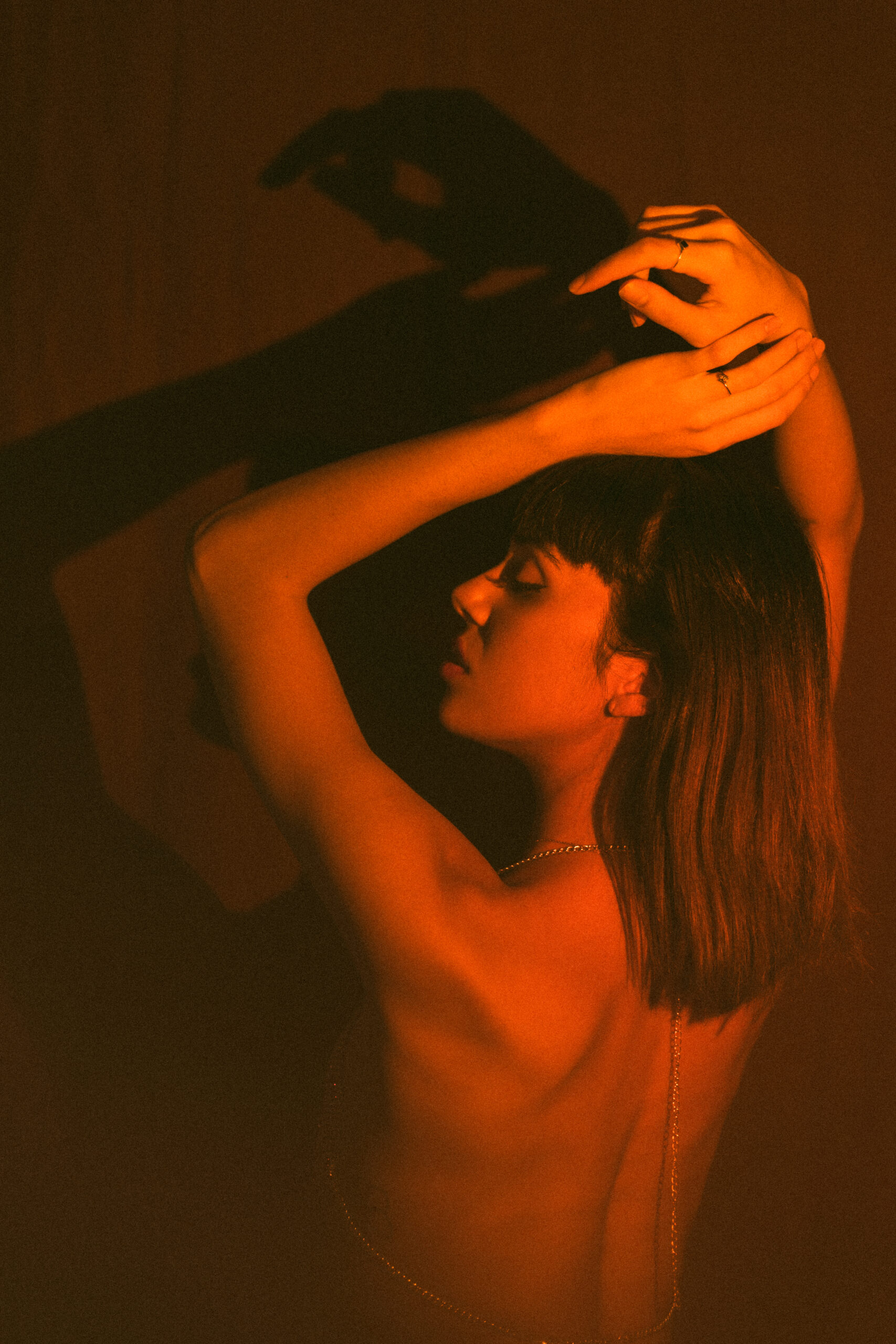 Intimate photo shoot with artificial light