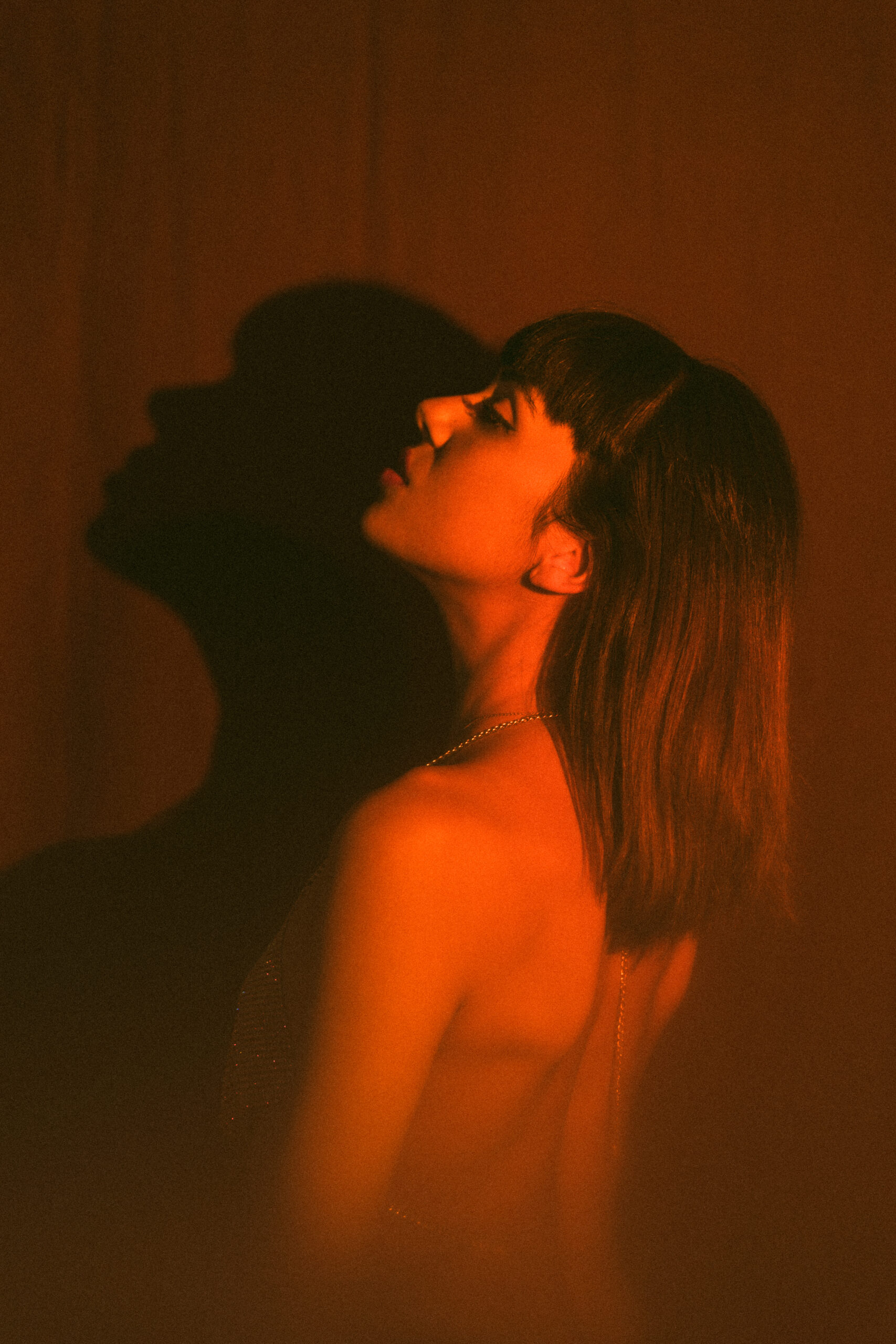 Intimate photo shoot with artificial light