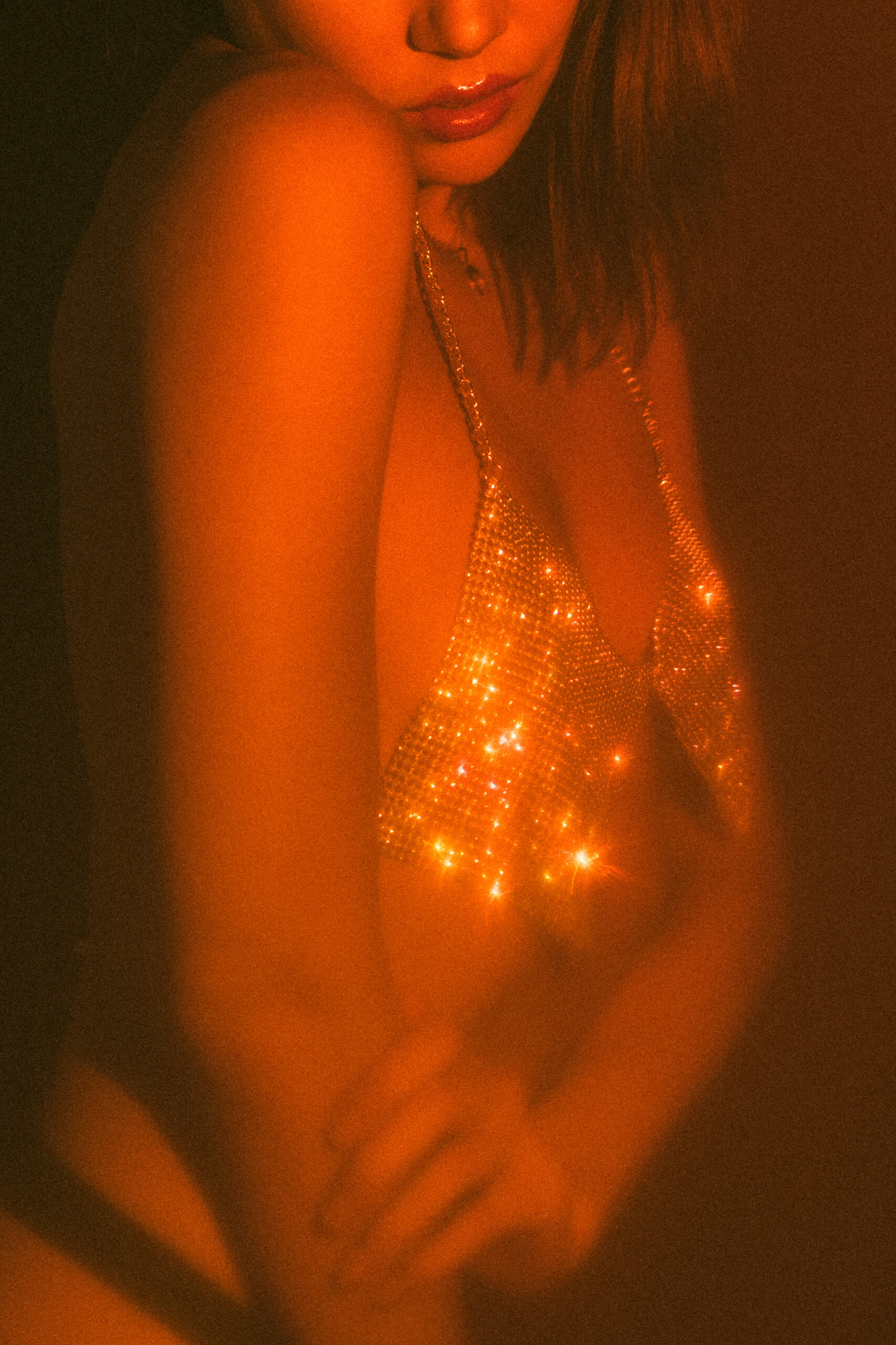 Intimate photo shoot with artificial light