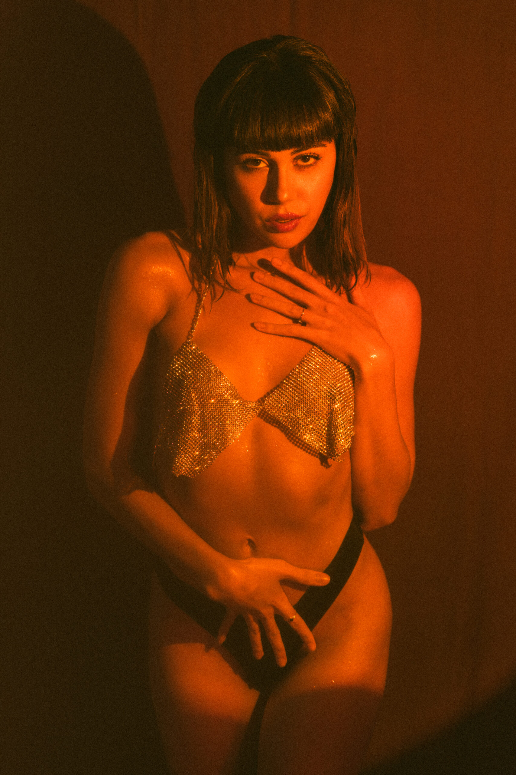 Intimate photo shoot with artificial light