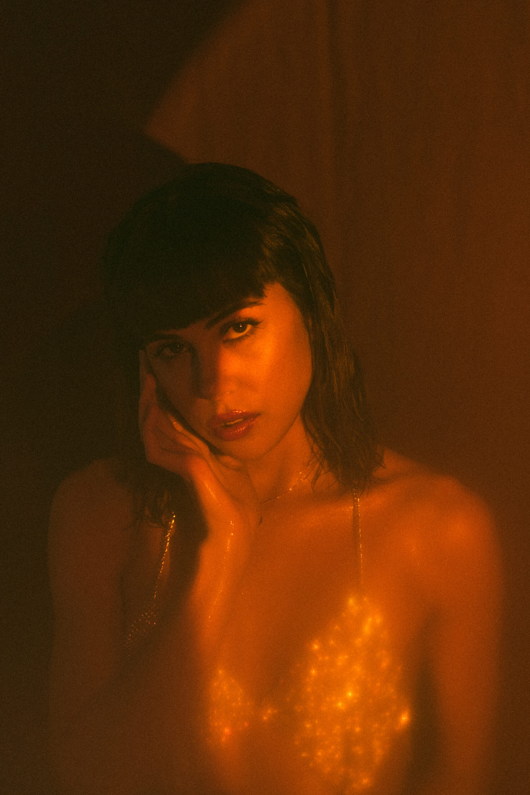 Intimate photo shoot with artificial light