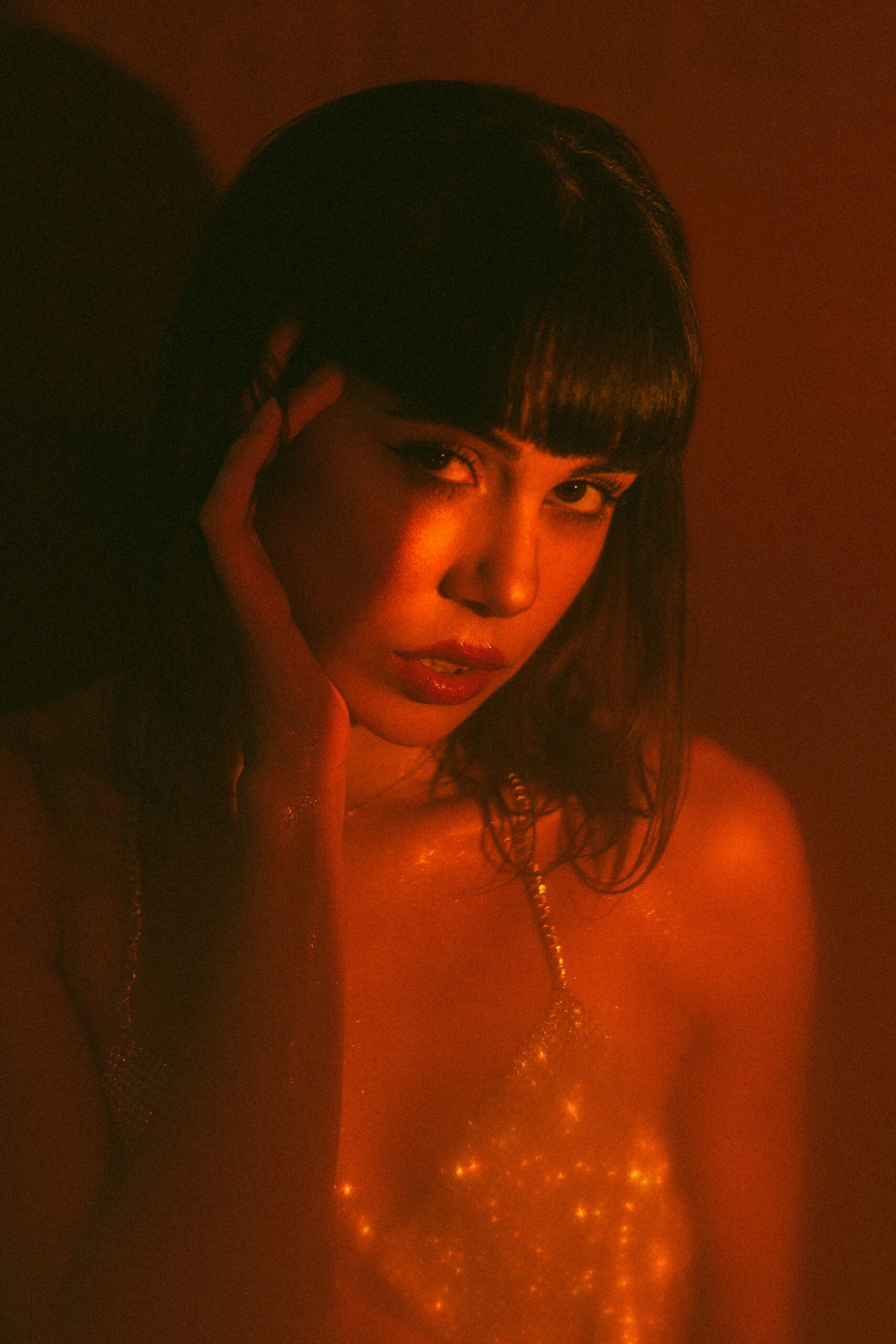 Intimate photo shoot with artificial light