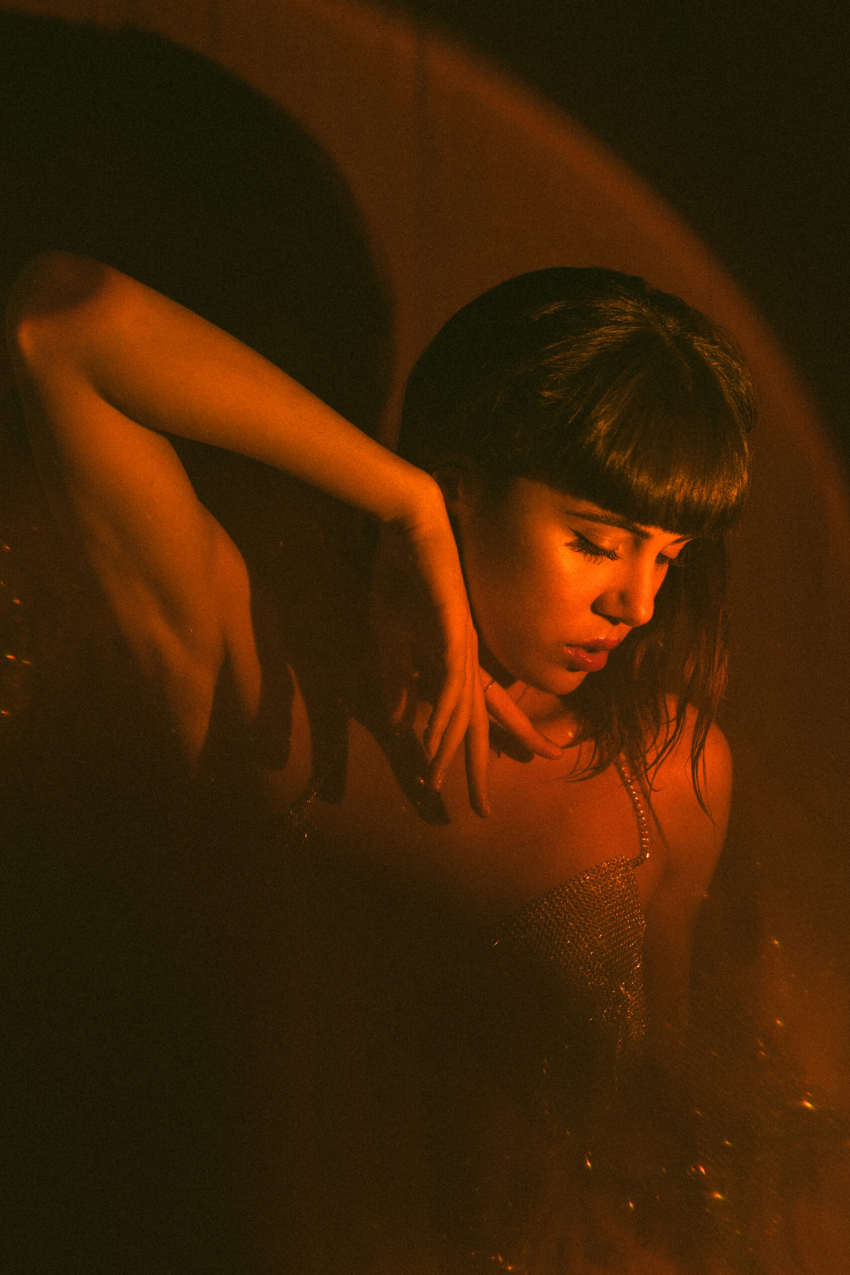 Intimate photo shoot with artificial light