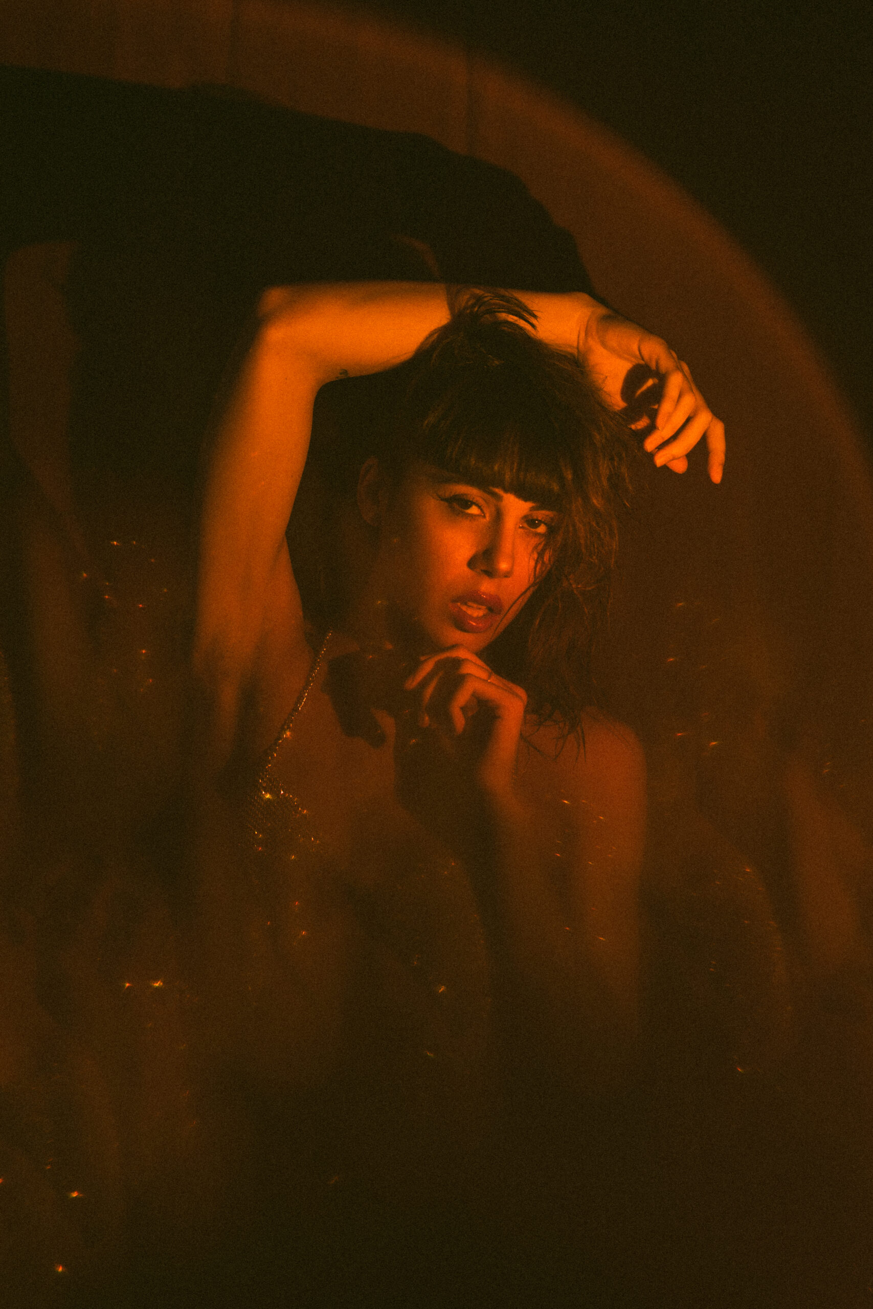 Intimate photo shoot with artificial light