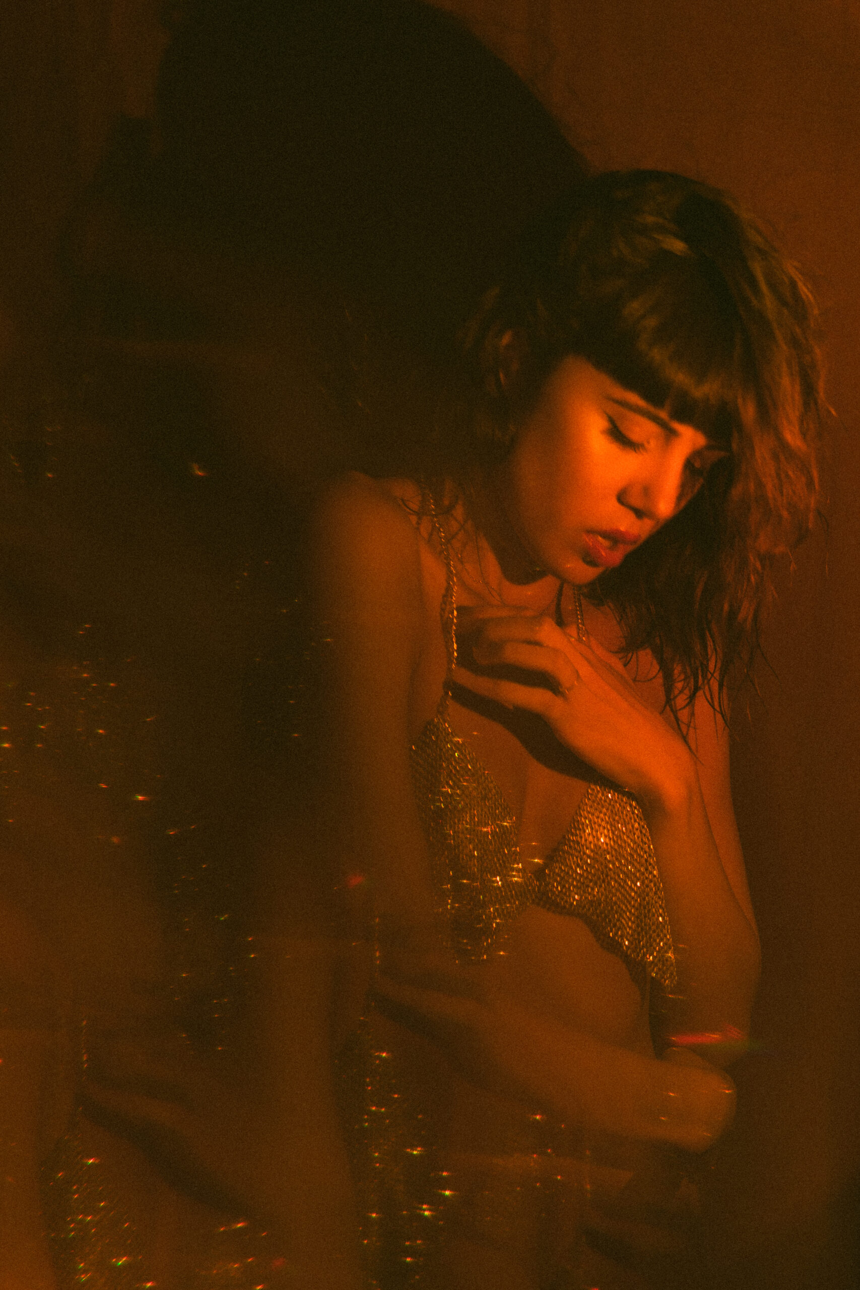 Intimate photo shoot with artificial light