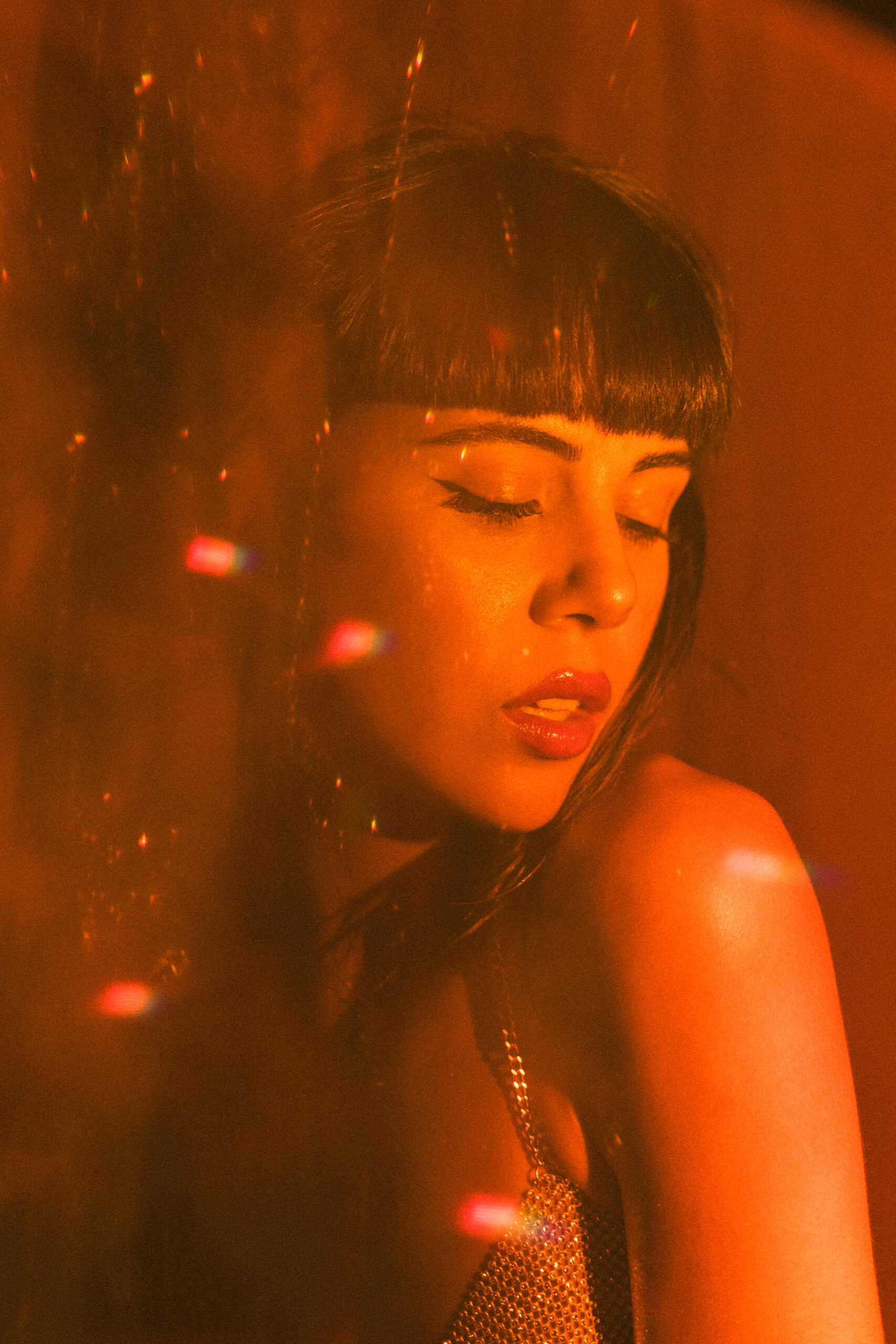 Intimate photo shoot with artificial light