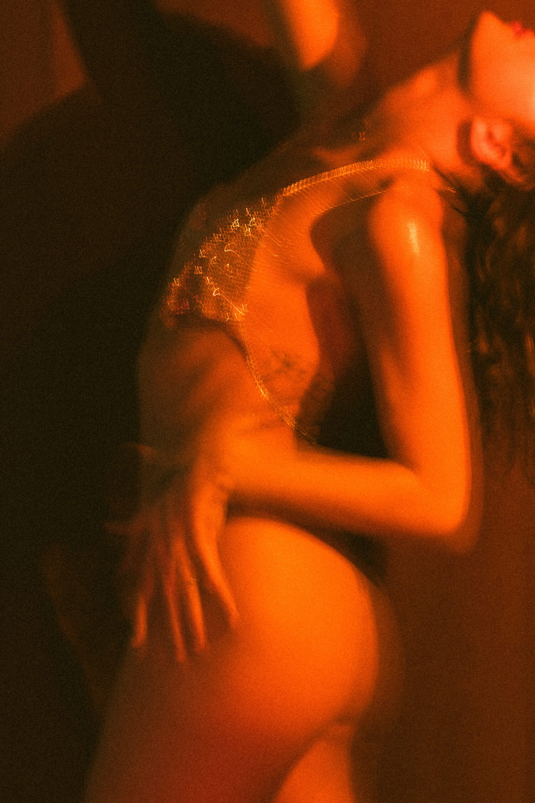 Intimate photo shoot with artificial light