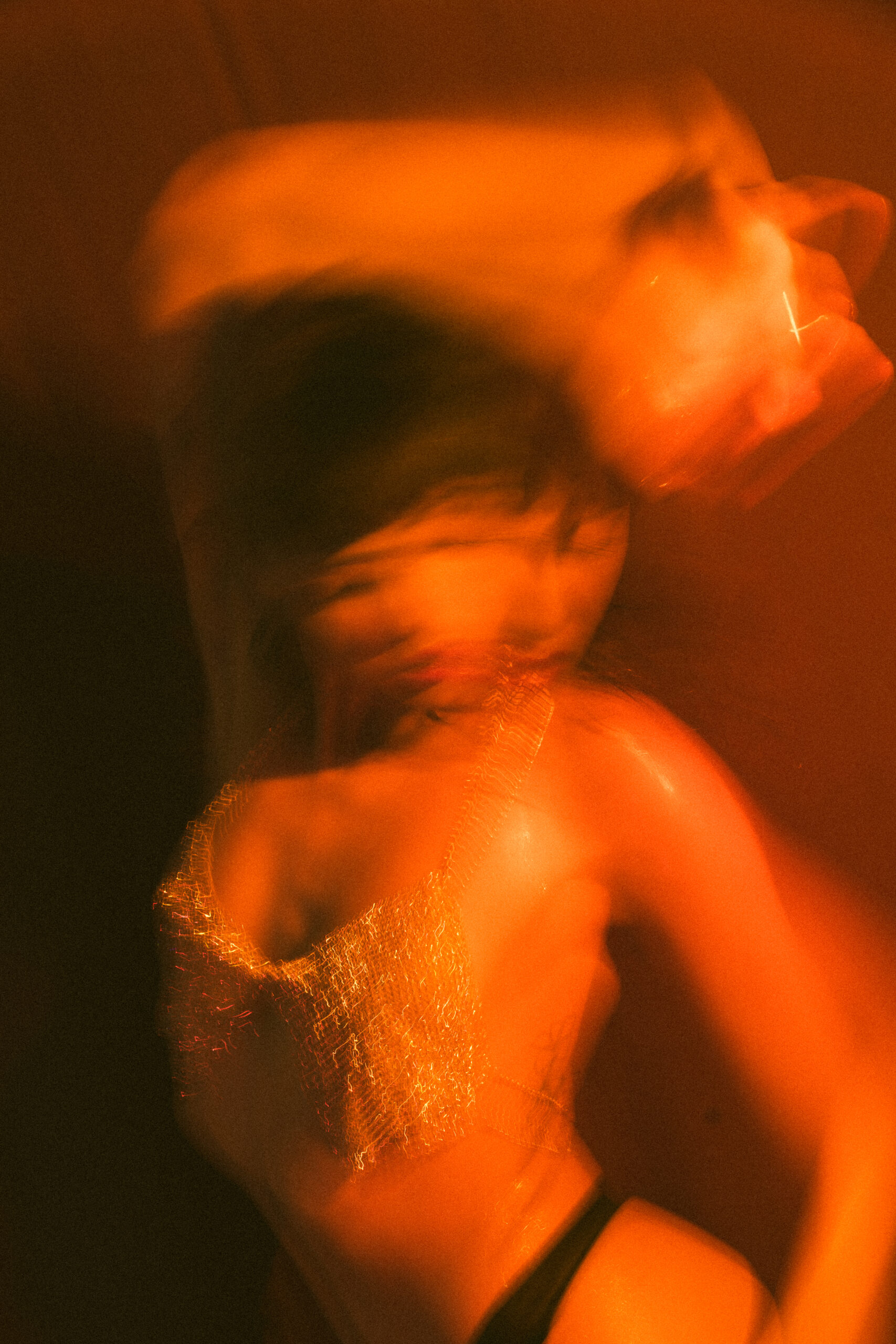 Intimate photo shoot with artificial light