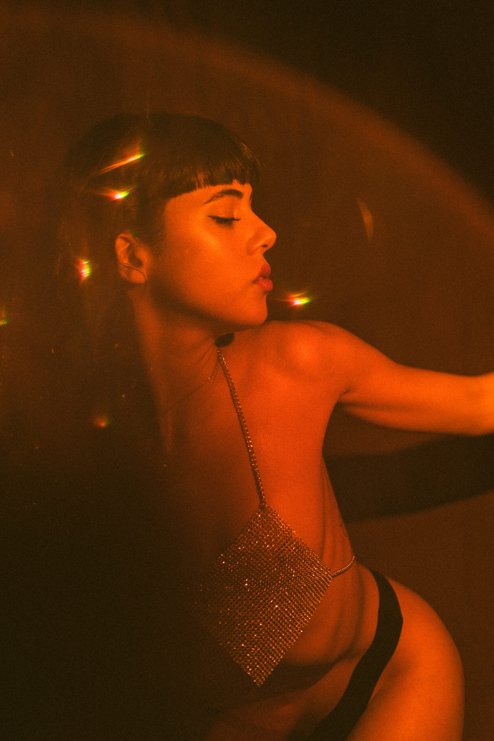 Intimate photo shoot with artificial light