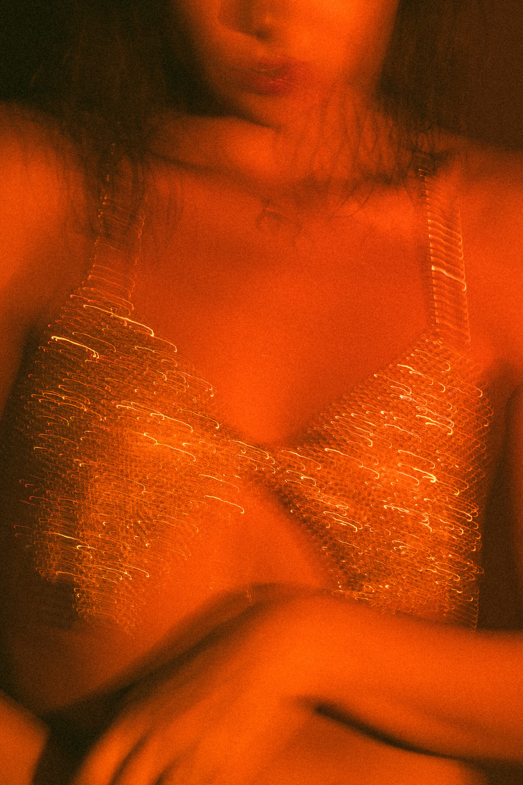 Intimate photo shoot with artificial light