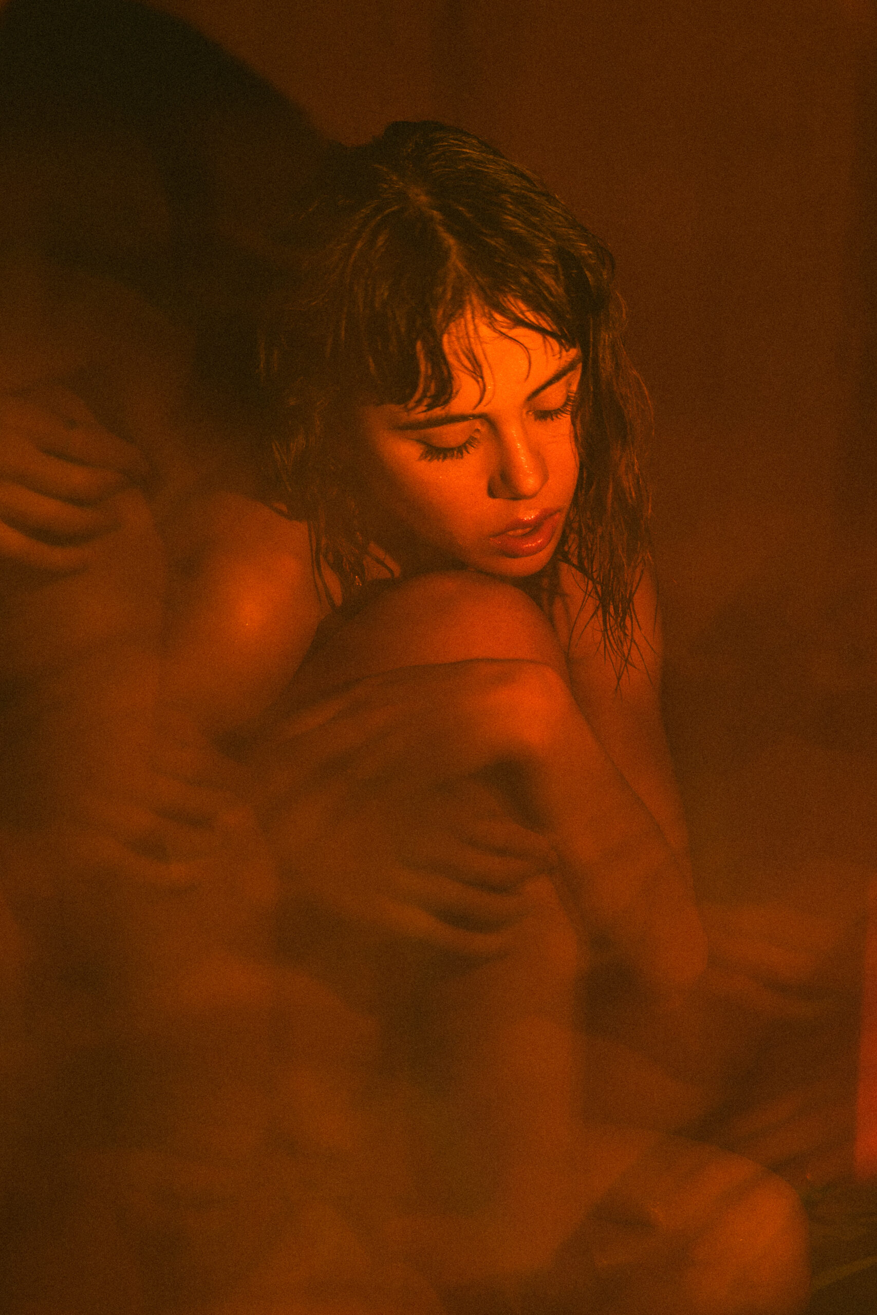 Intimate photo shoot with artificial light