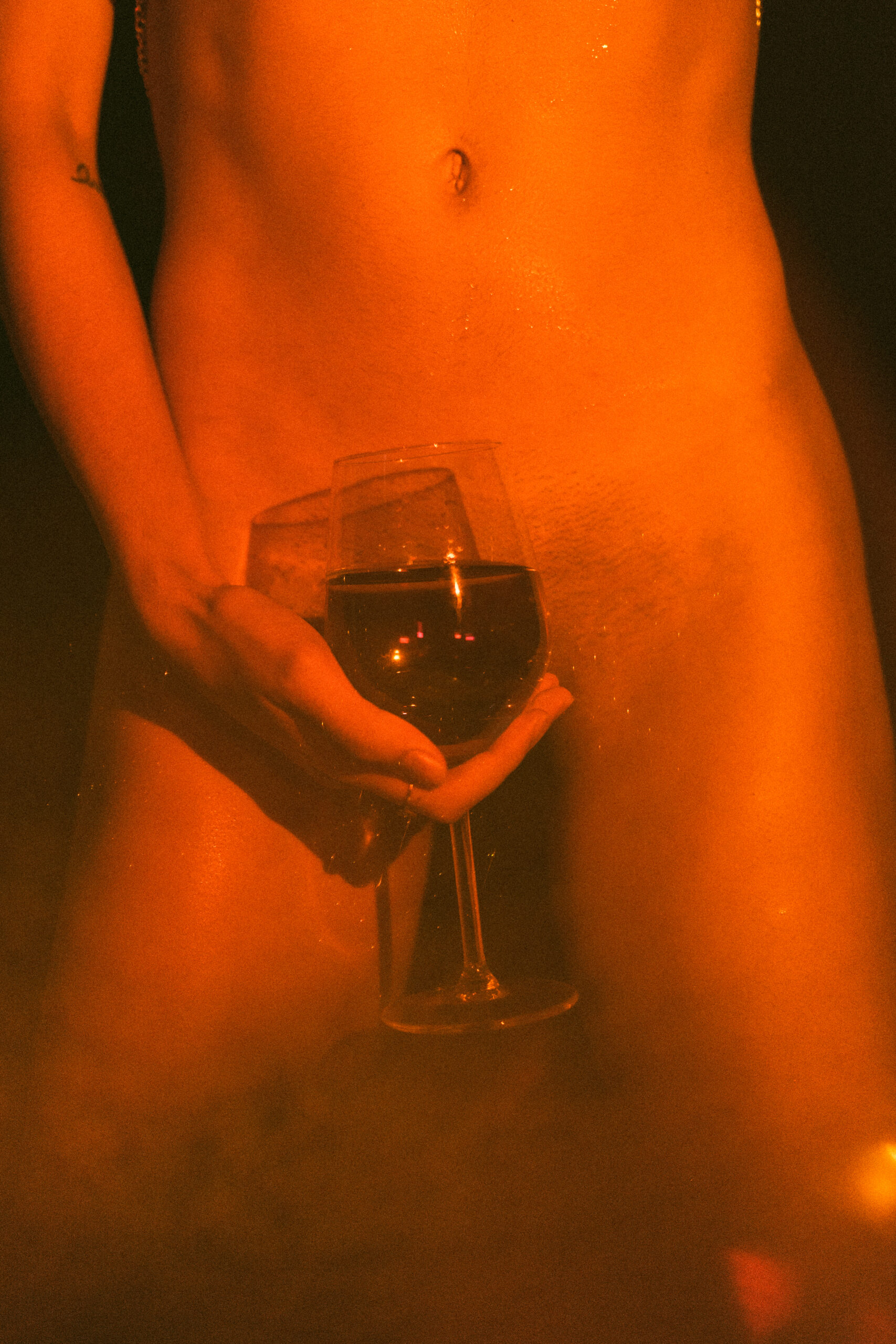 Intimate photo shoot with artificial light