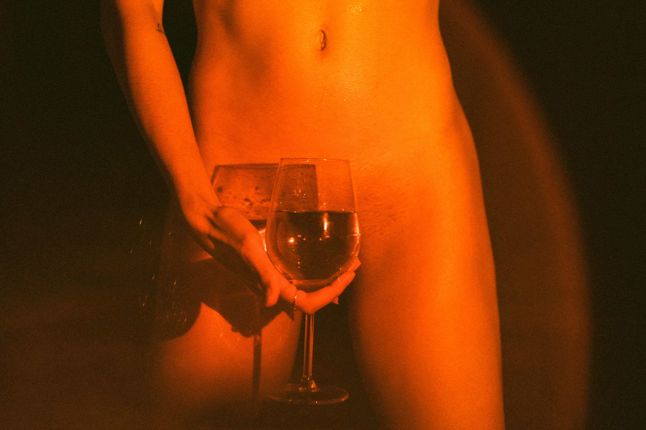 Intimate photo shoot with artificial light