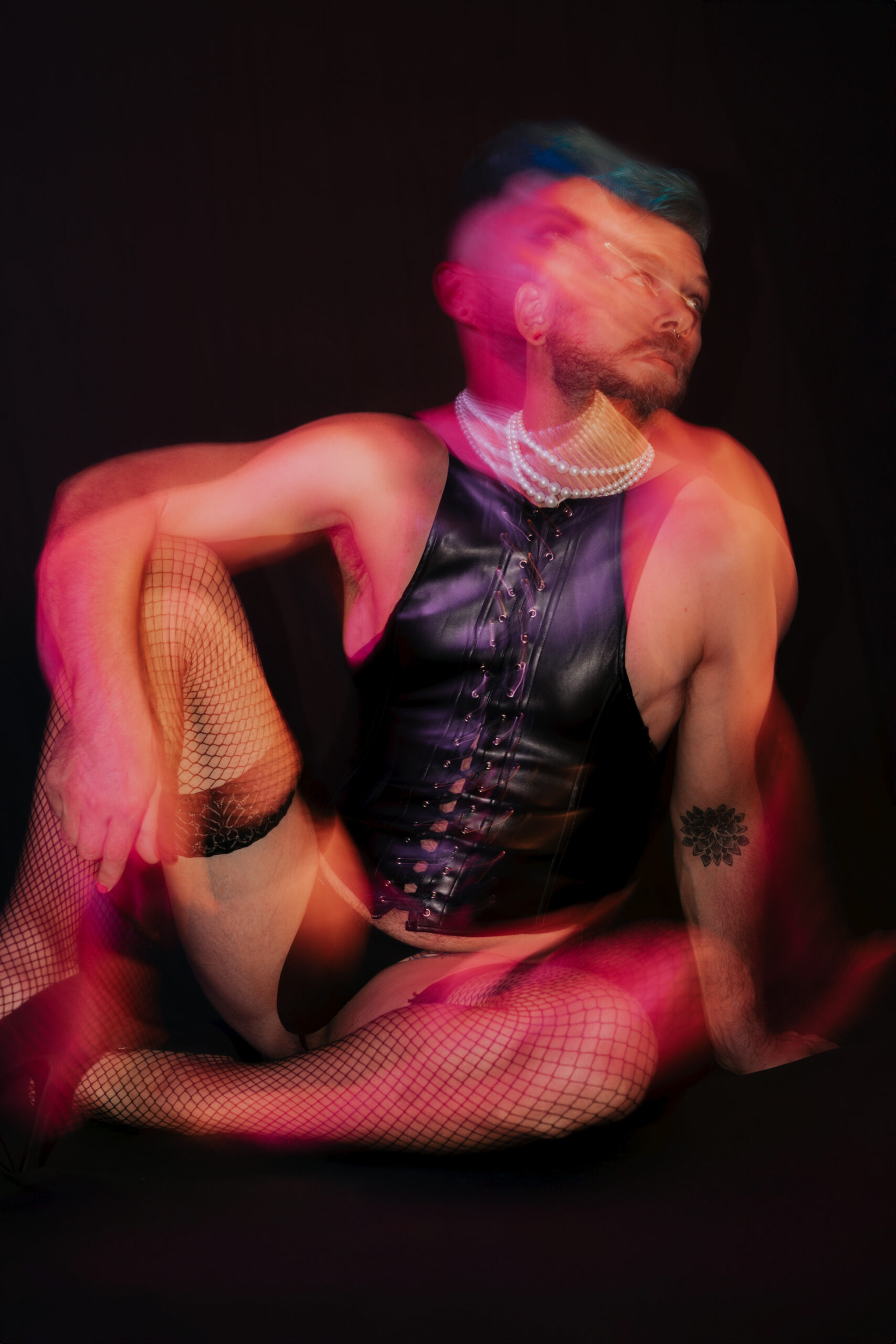 Sesión de fotos íntima con modelo masculino