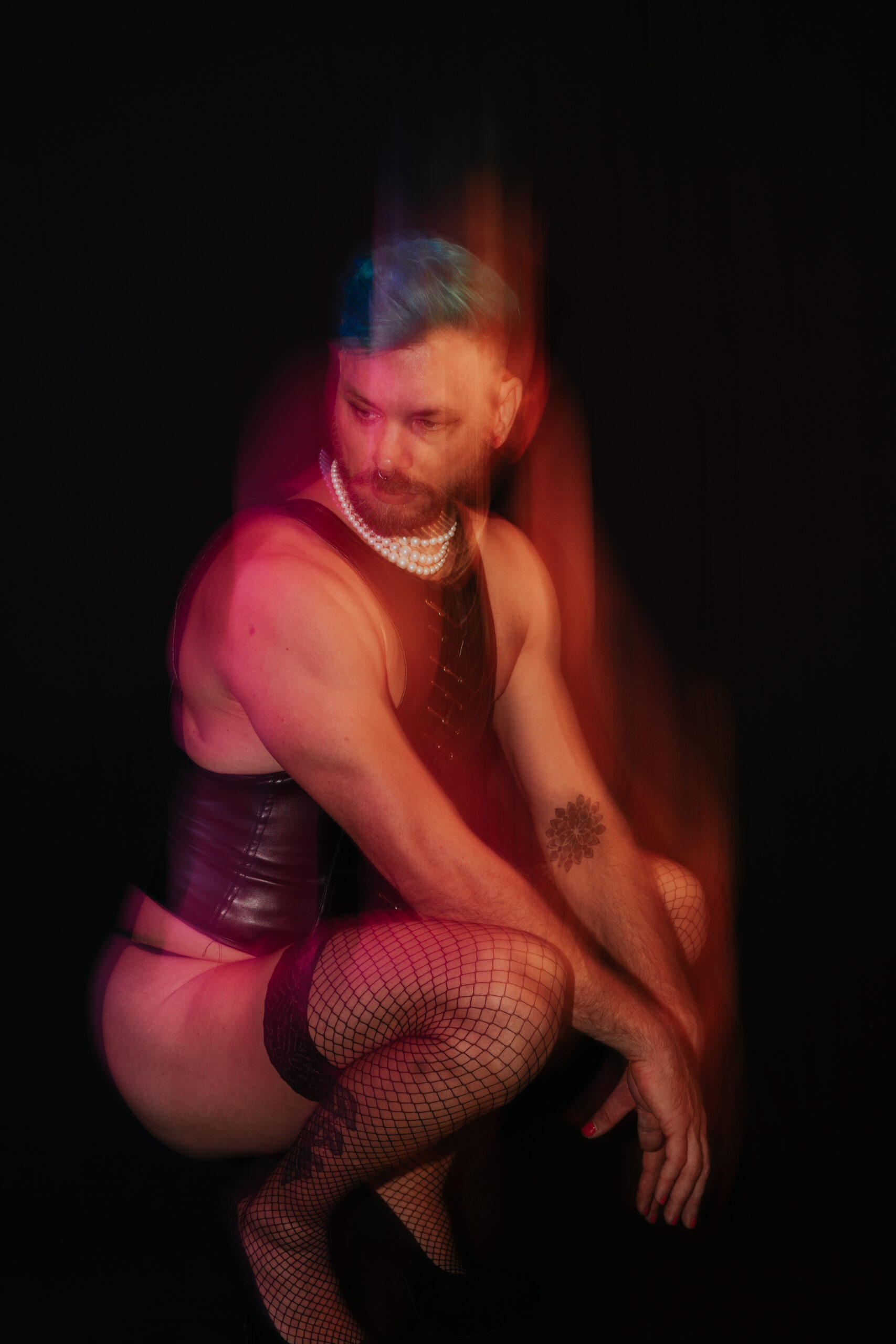 Sesión de fotos íntima con modelo masculino