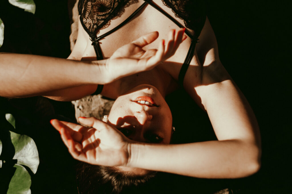 Sesión de fotos en lencería en exteriores