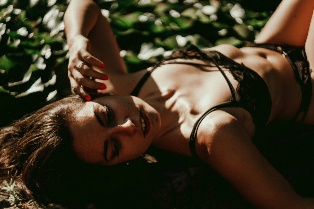 Sesión de fotos en lencería en exteriores