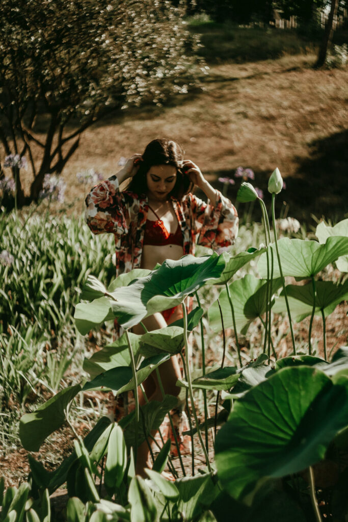 Sesión de fotos en lencería en exteriores