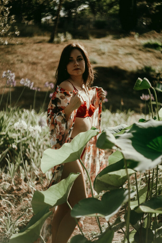 Sesión de fotos en lencería en exteriores