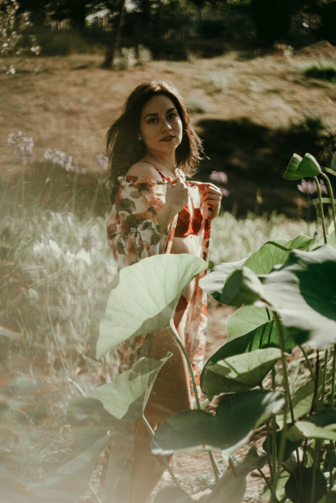 Sesión de fotos en lencería en exteriores