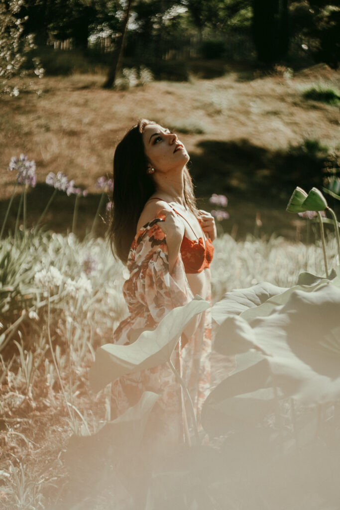 Sesión de fotos en lencería en exteriores