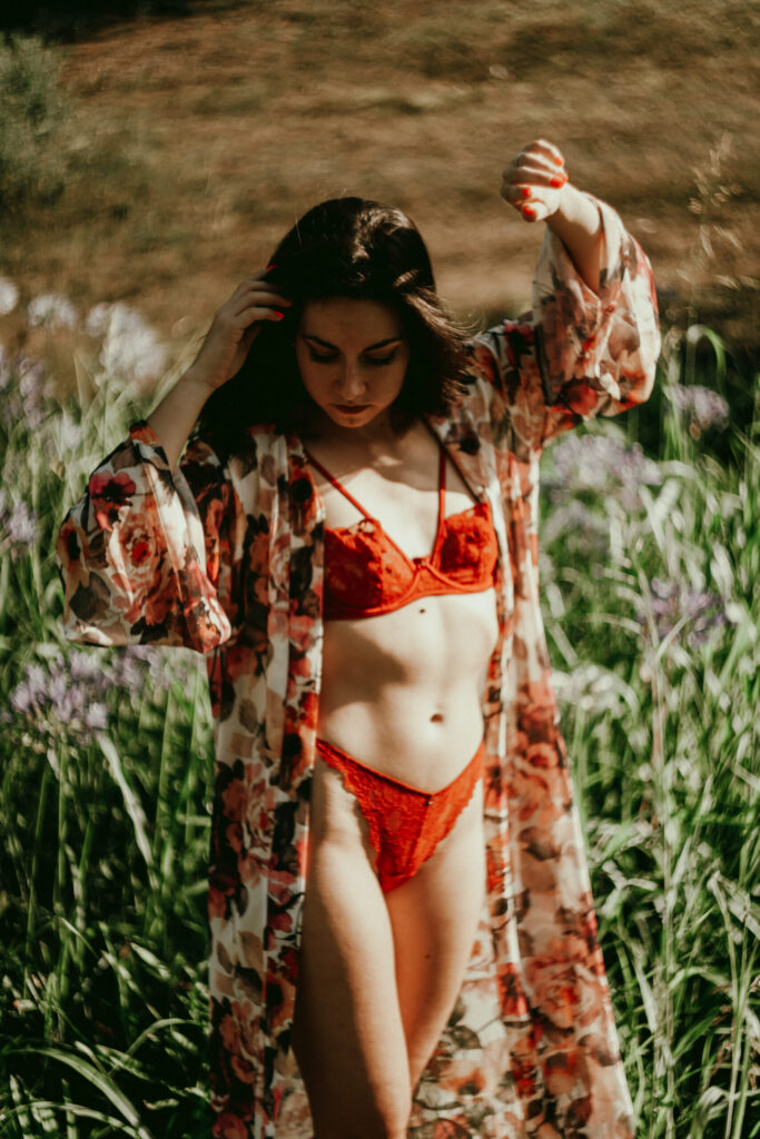 Sesión de fotos en lencería en exteriores
