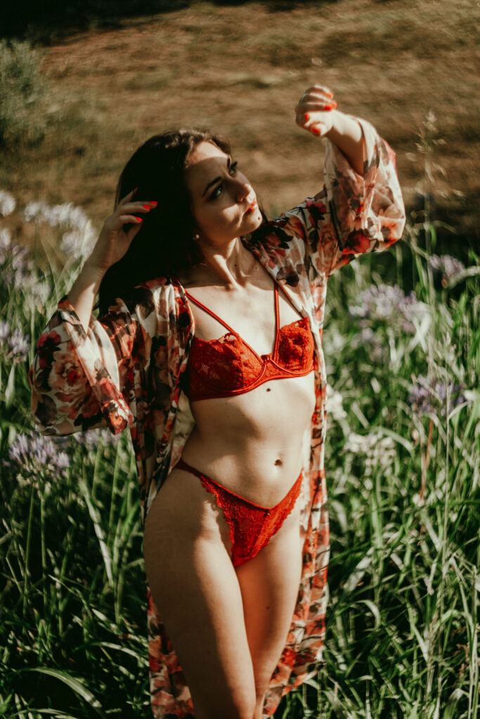 Sesión de fotos en lencería en exteriores