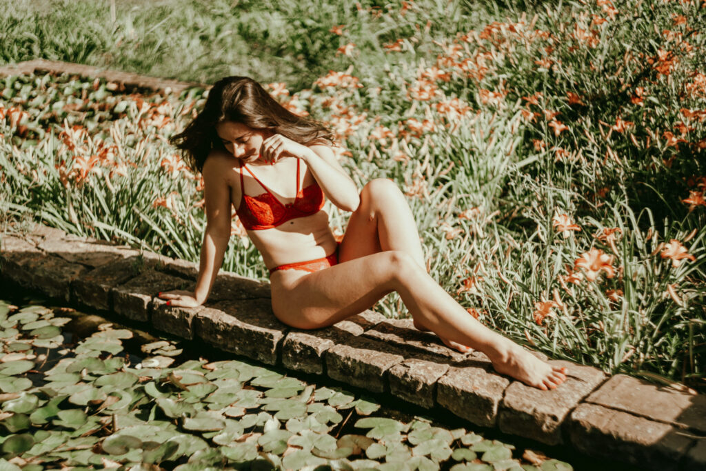 Sesión de fotos en lencería en exteriores