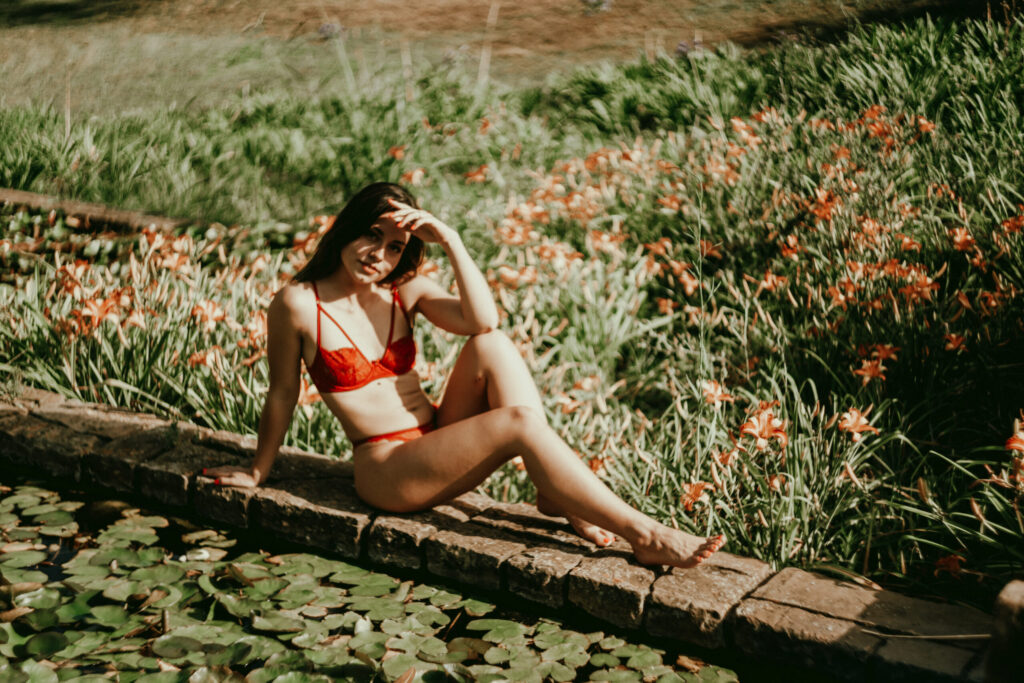 Sesión de fotos en lencería en exteriores