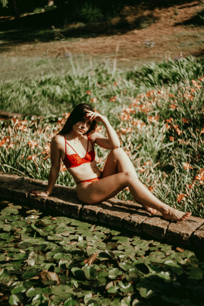 Sesión de fotos en lencería en exteriores