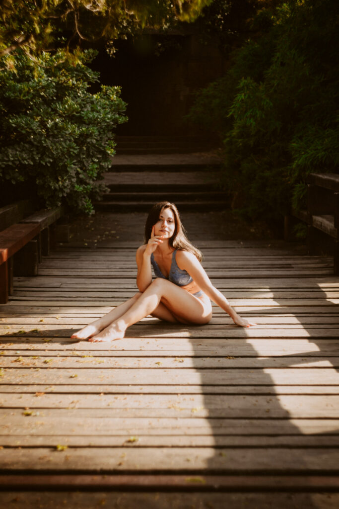 Sesión de fotos en lencería en exteriores