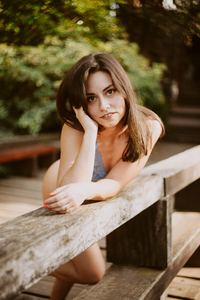 Sesión de fotos en lencería en exteriores