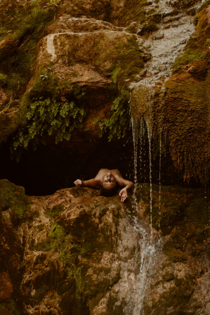 Intimate photoshoot in nature