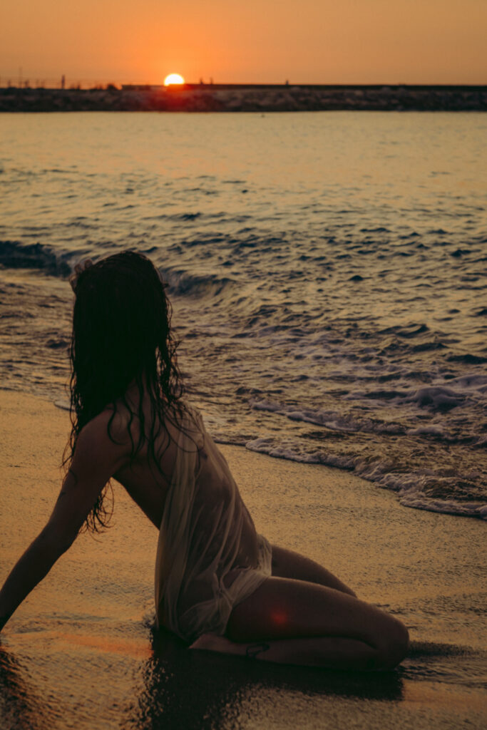 Sunrise photoshoot on the beach. Mindful photography workshop 