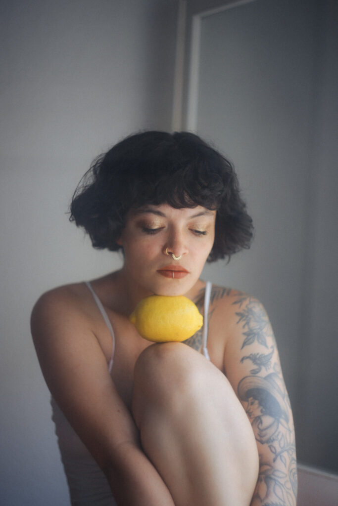 Sesión de fotos íntima con limones