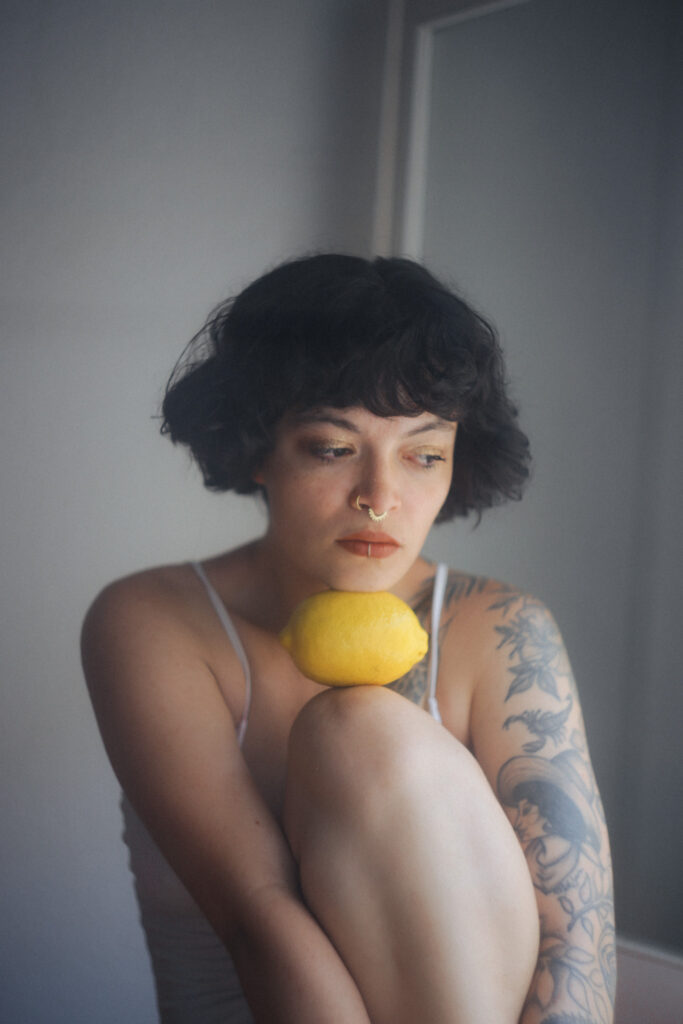 Sesión de fotos íntima con limones