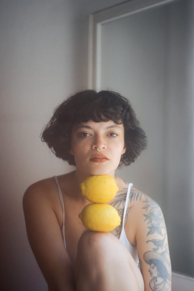 Sesión de fotos íntima con limones