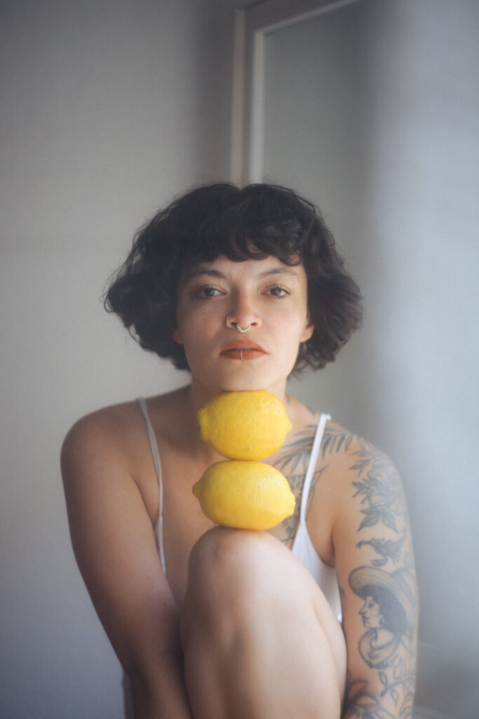 Sesión de fotos íntima con limones