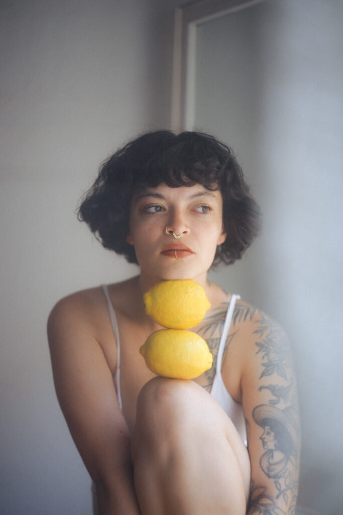 Sesión de fotos íntima con limones