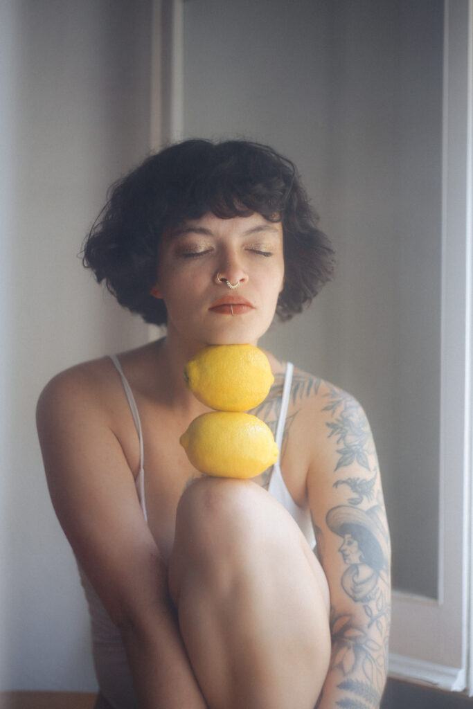 Sesión de fotos íntima con limones