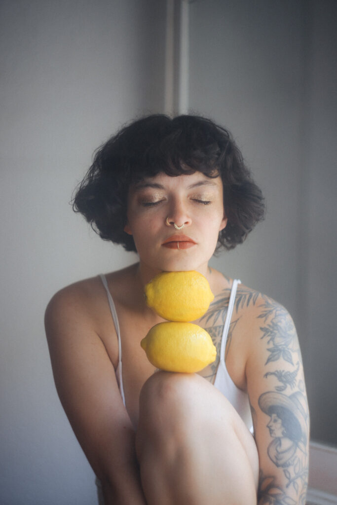 Sesión de fotos íntima con limones