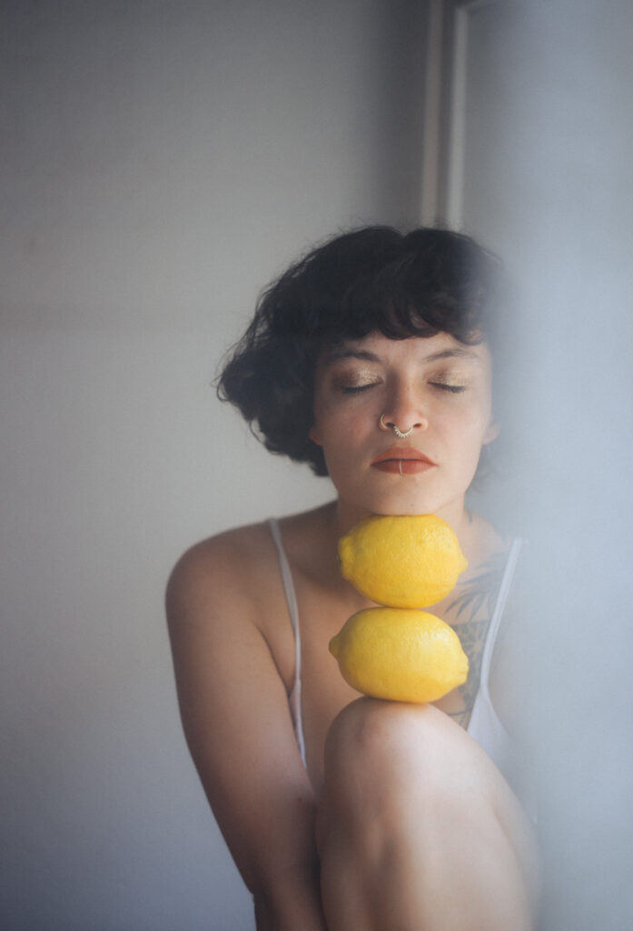 Sesión de fotos íntima con limones