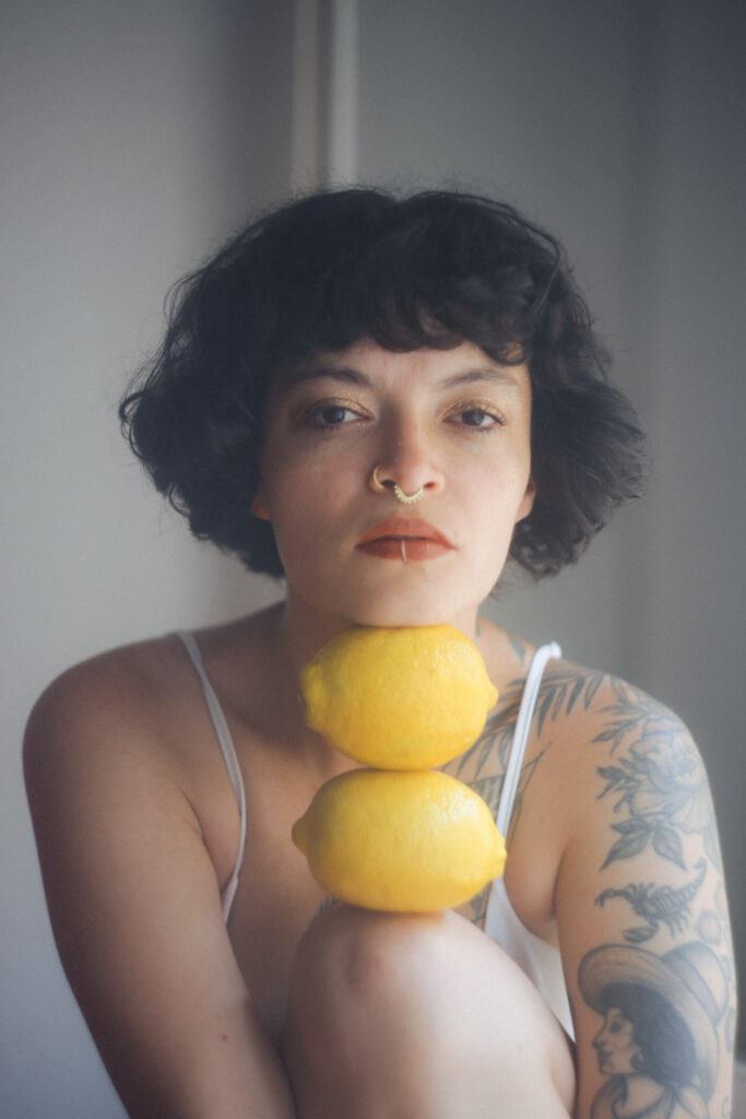 Sesión de fotos íntima con limones