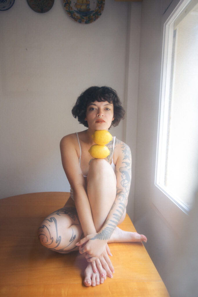 Sesión de fotos íntima con limones