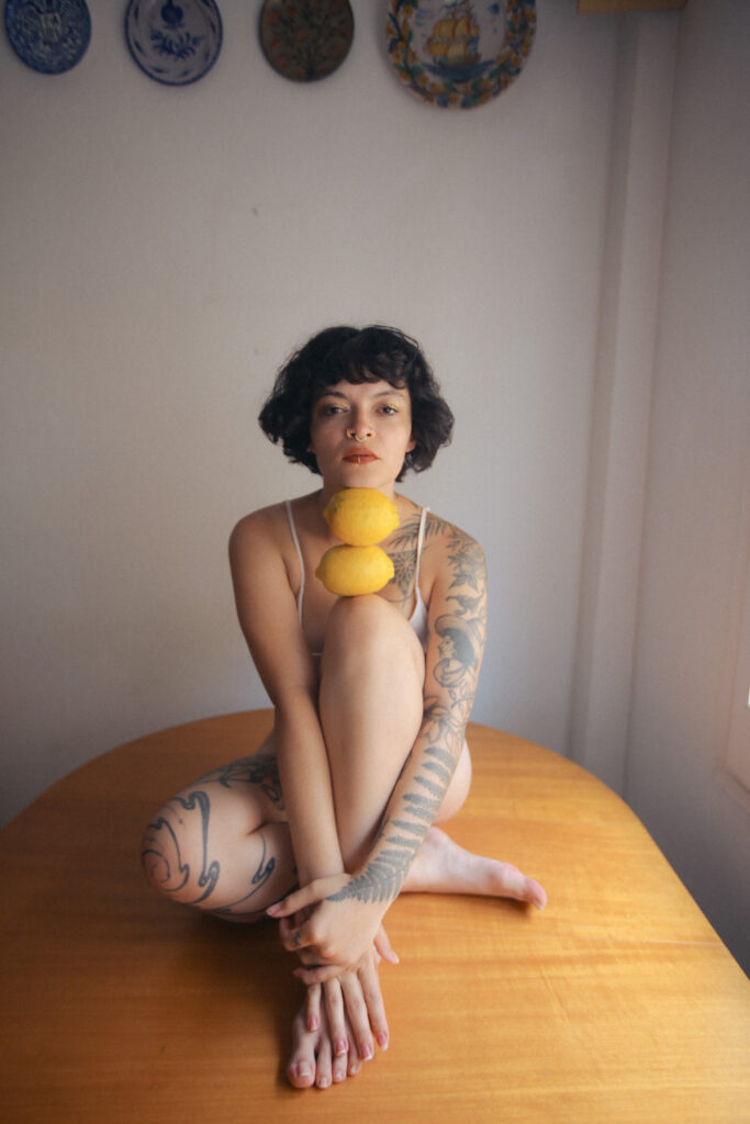 Sesión de fotos íntima con limones