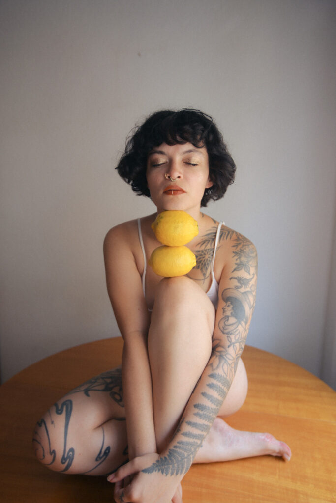 Sesión de fotos íntima con limones