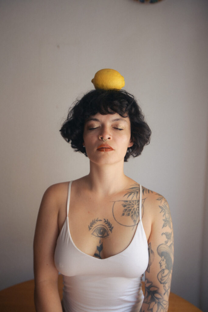 Sesión de fotos íntima con limones